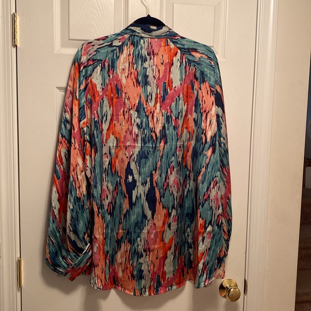 Colorful Abstract Print Blouse…size 3X - Picture 2 of 5